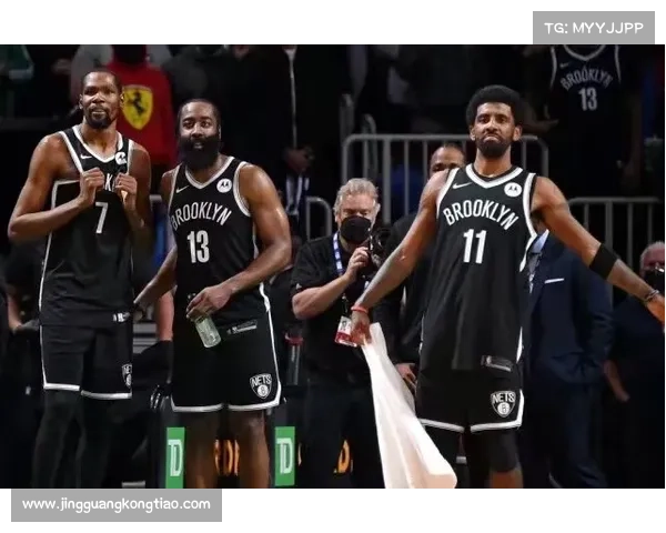 NBA官方发布全明星字母哥队全体球员合照